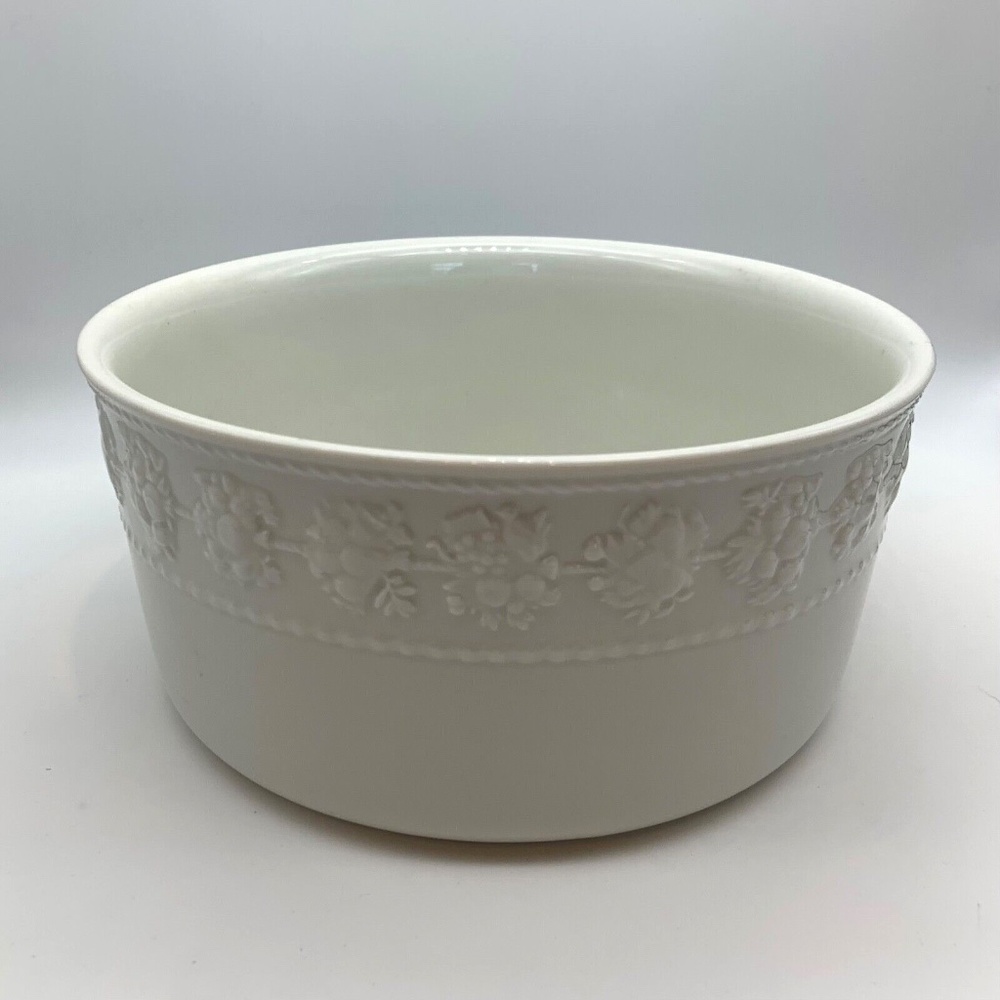 Vintage Wedgwood Home Fesitivity Floral Fine Porcelain 7" Souffle White